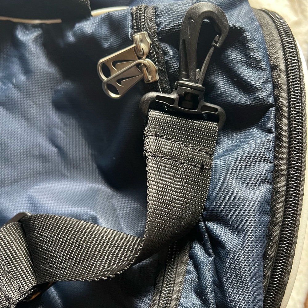 Nike Men's Navy and Black Duffel Bag - Picture 6 of 6